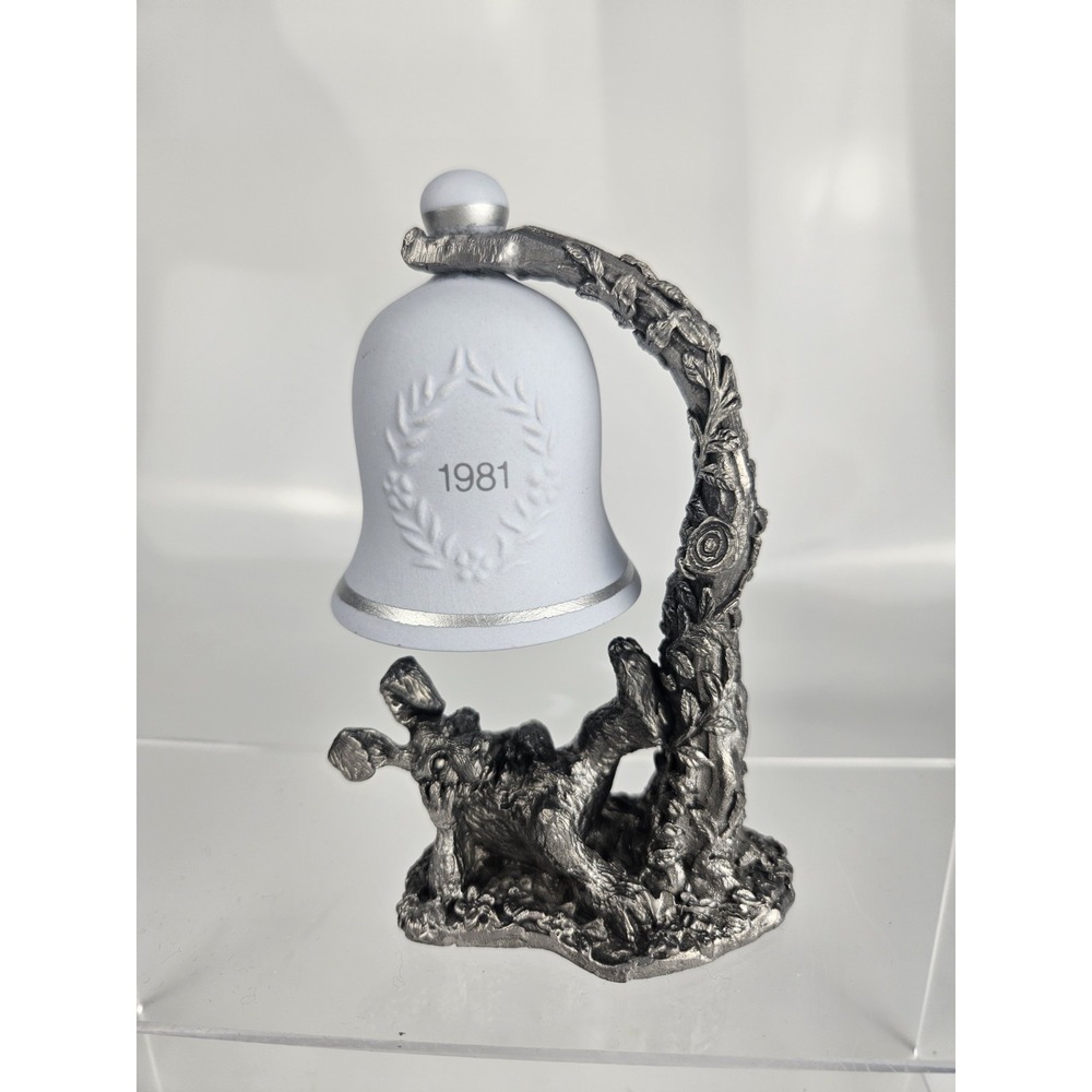 1981 Michael Ricker Pewter Rabbit Sculpture‎ Porcelain Bell Signed Numbered Ltd
